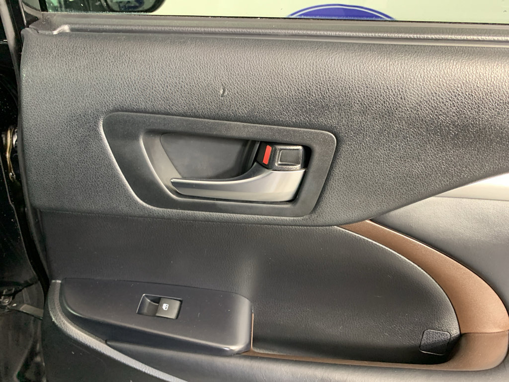 Used 2019 Toyota Highlander XLE image 40