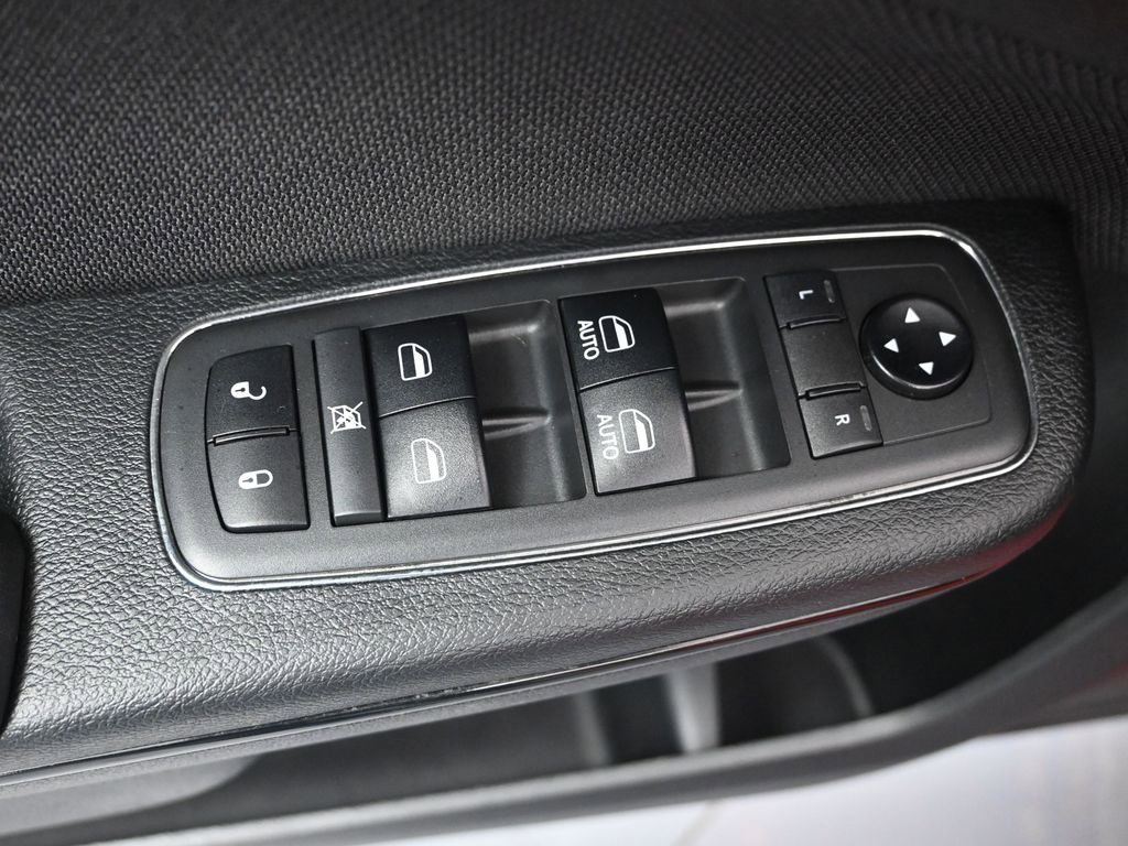 Used 2018 Dodge Charger SXT w/ Blacktop Package image 11