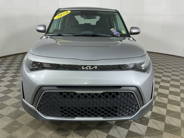 Used 2024 Kia Soul LX w/ Option Group 015 FWD image 3