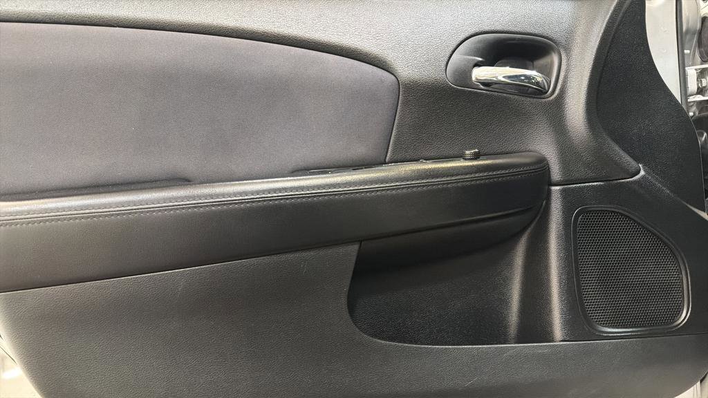 Used 2012 Chrysler 200 Touring image 20