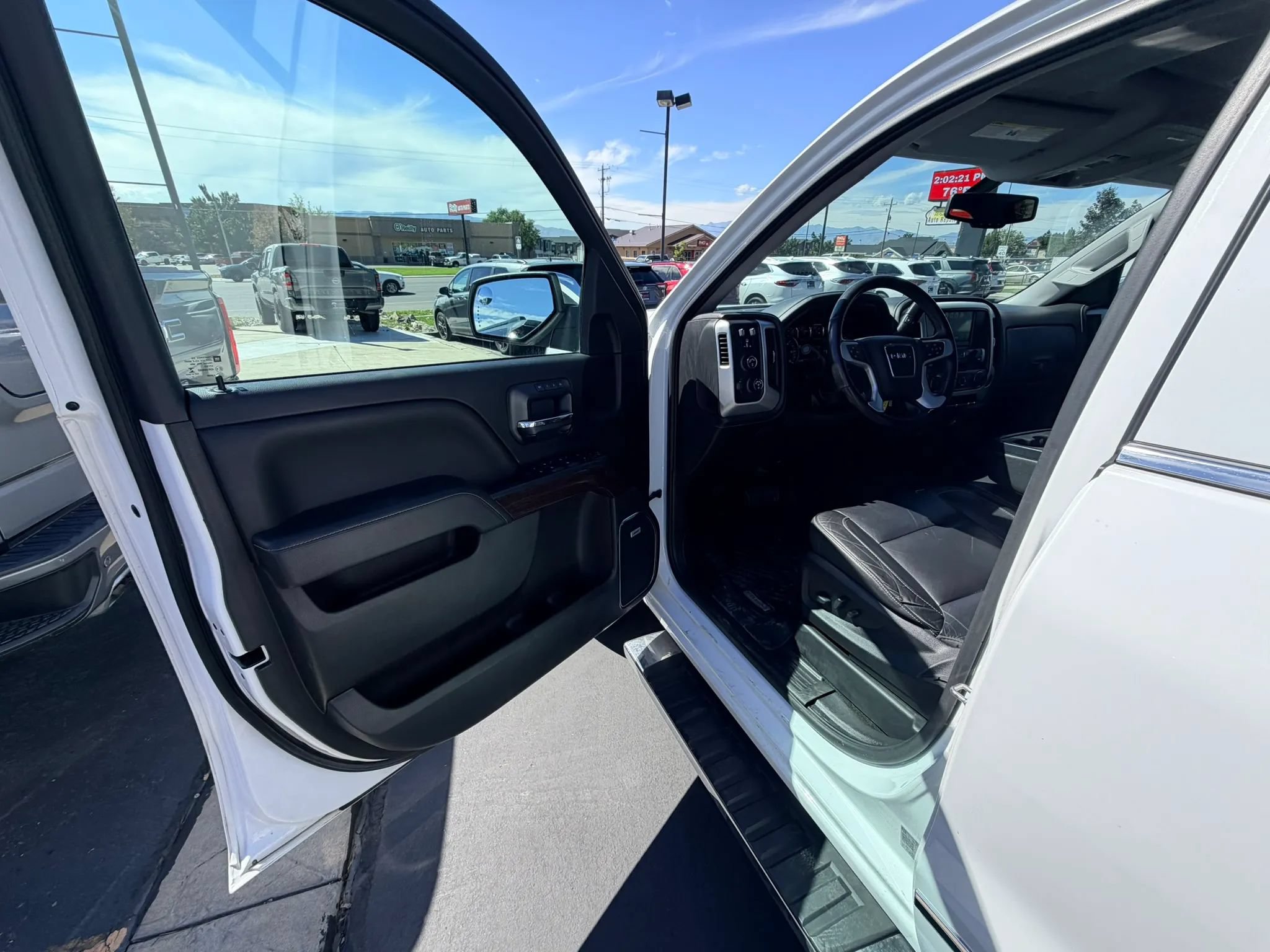 Used 2018 GMC Sierra 1500 SLT w/ SLT Premium Package AWD/4WD image 10