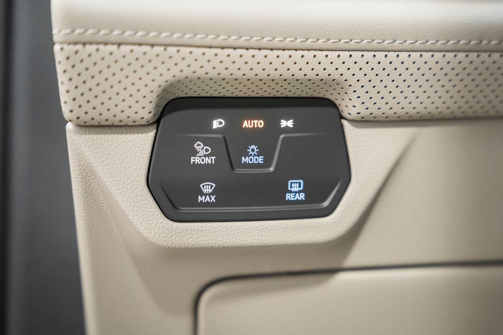 Used 2025 Volkswagen Atlas SE AWD/4WD image 38