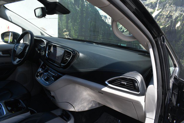 Used 2024 Chrysler Pacifica Limited FWD image 24