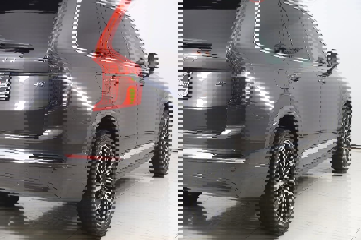 Used 2024 Volvo XC90 B6 Plus w/ Protection Package Premier image 47