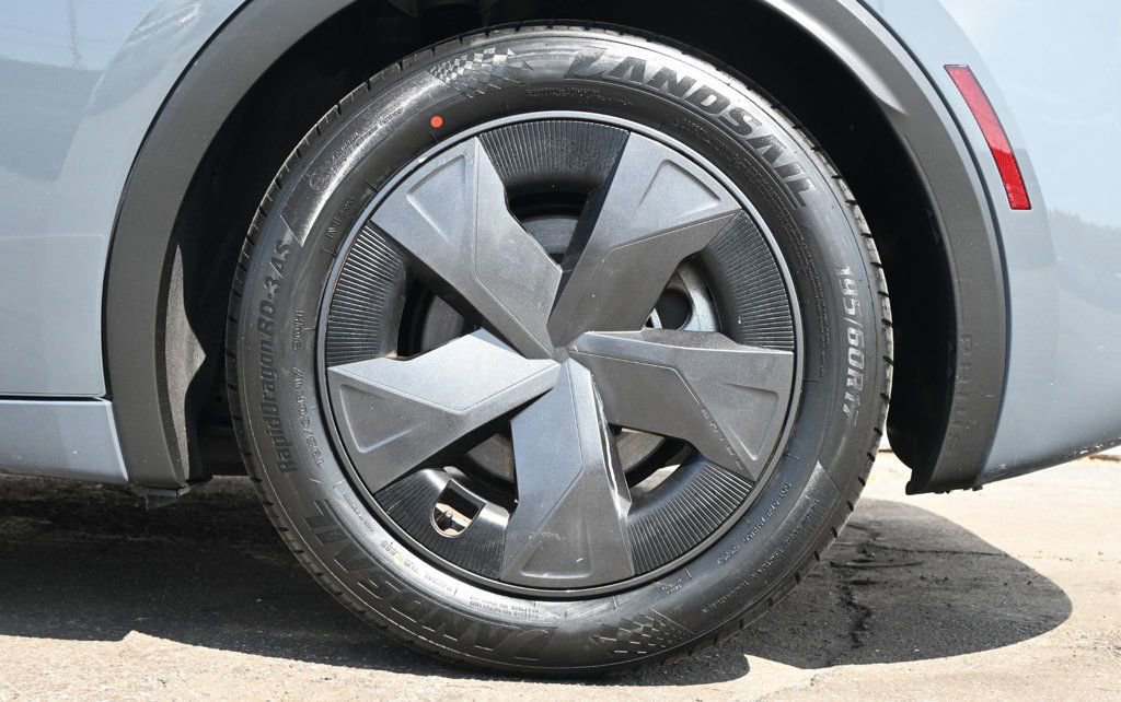 Used 2023 Toyota Prius LE image 7