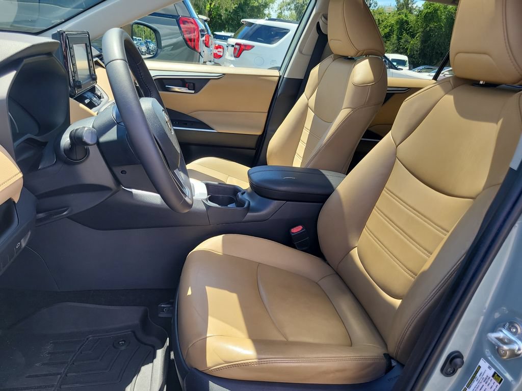 Used 2020 Toyota RAV4 XLE Premium FWD image 18