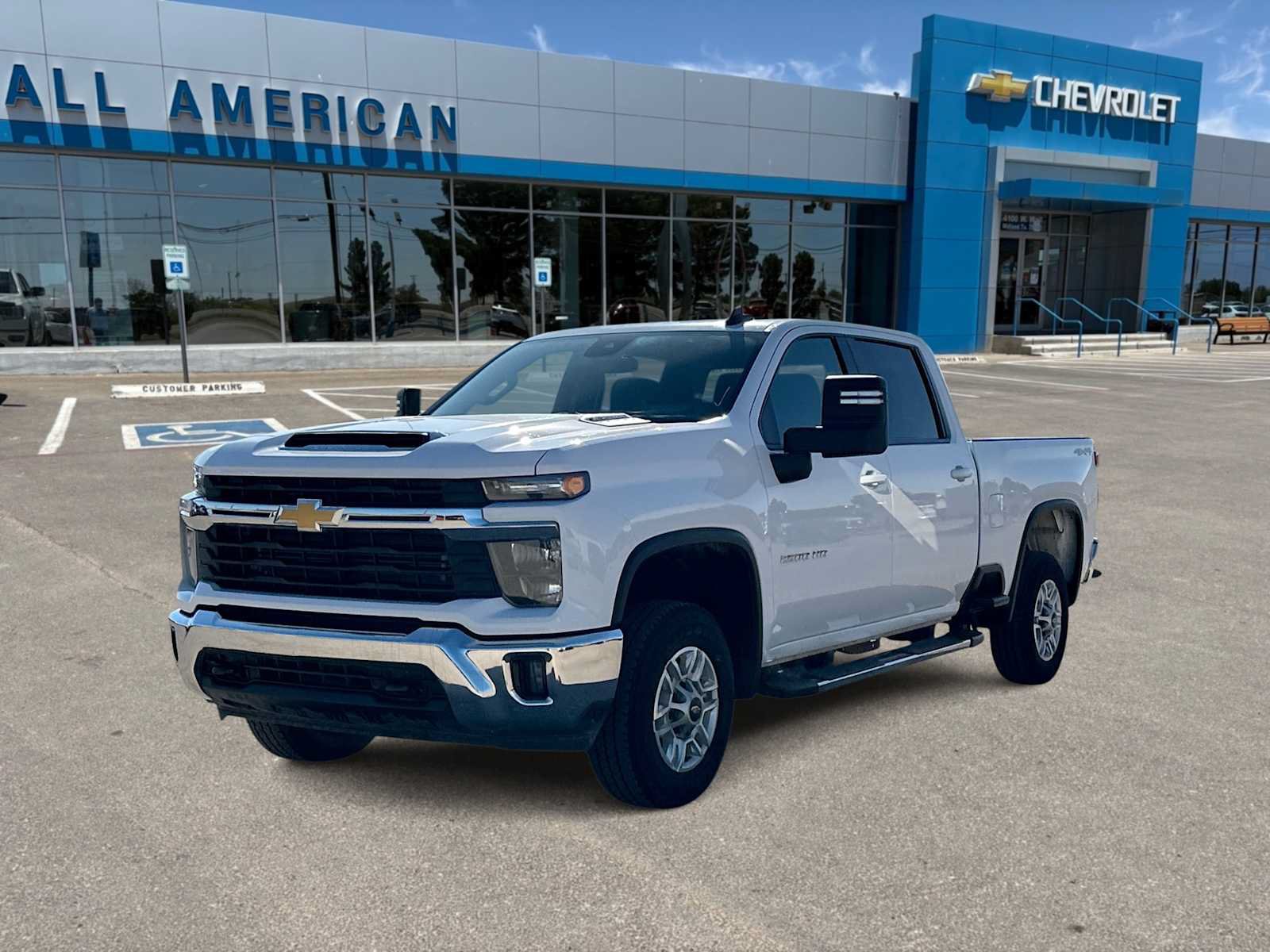 Used 2025 Chevrolet Silverado 2500 LT w/ Convenience Package AWD/4WD image 4