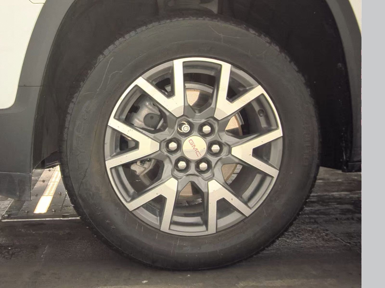 Used 2023 GMC Acadia SLE w/ Driver Convenience Package image 13