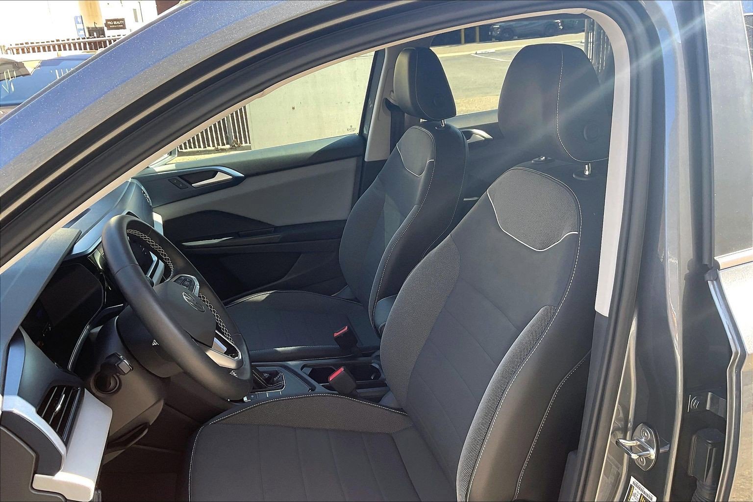 Certified 2023 Volkswagen Taos SE w/ Black Wheel Package FWD image 24