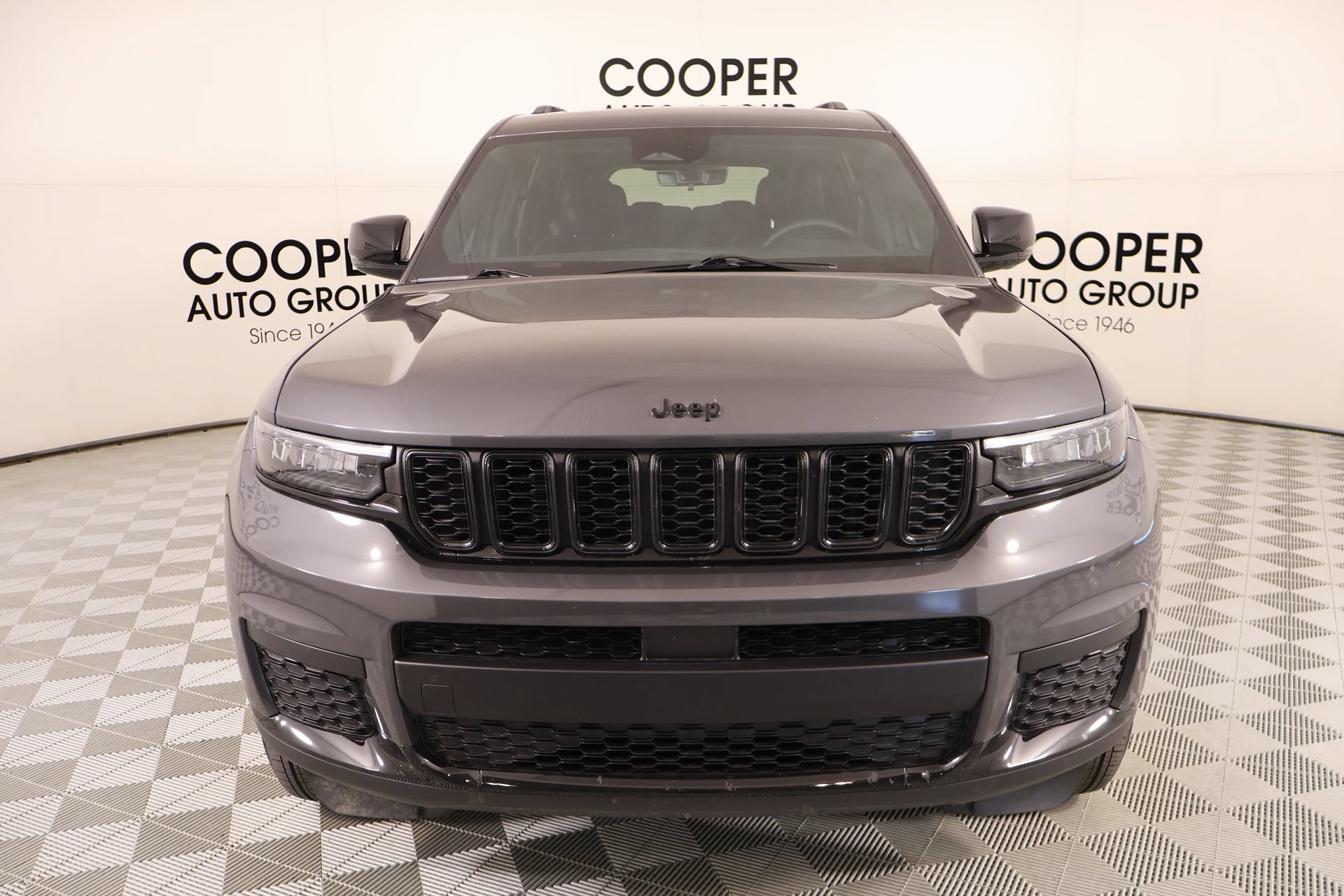Used 2025 Jeep Grand Cherokee L Altitude AWD/4WD image 9