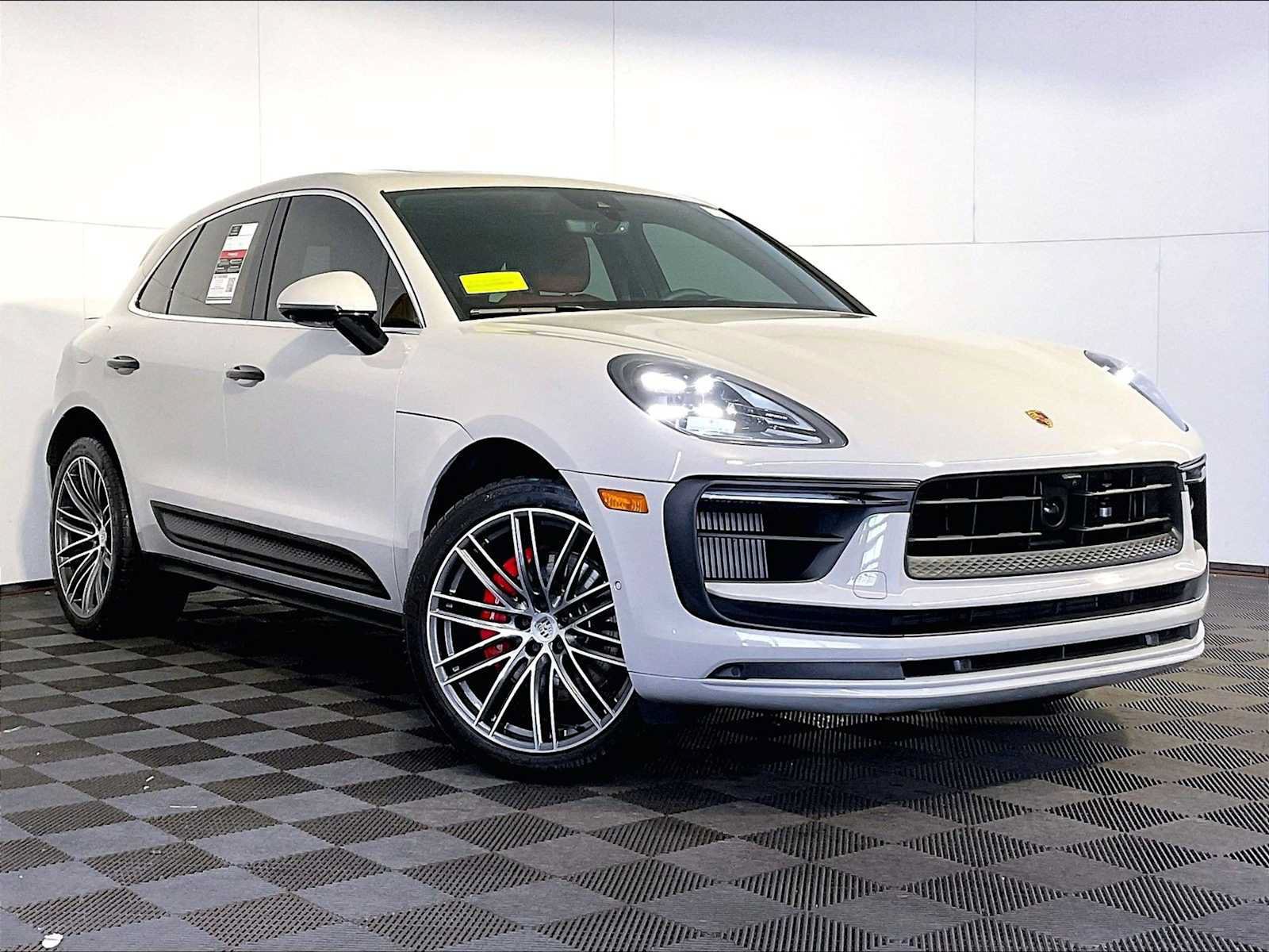 Certified 2023 Porsche Macan S AWD/4WD image 9