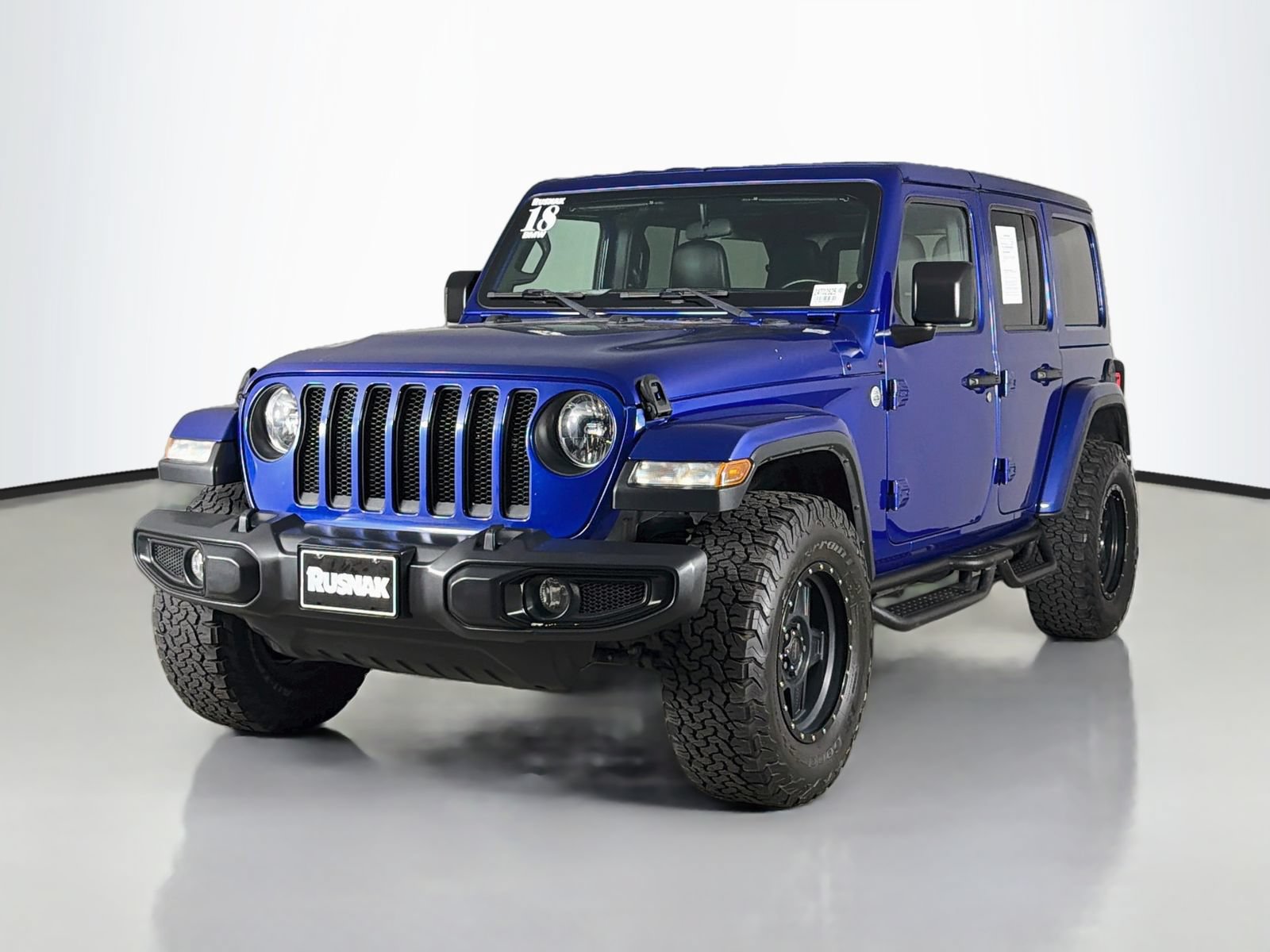 Used 2018 Jeep Wrangler Unlimited Sahara AWD/4WD image 3