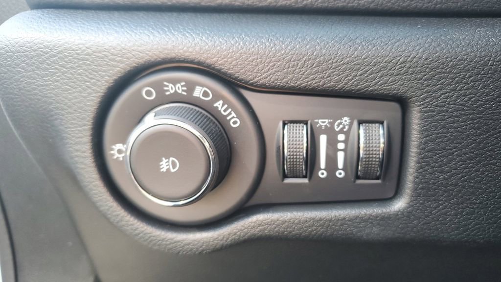 New 2026 Chrysler Pacifica Select image 24