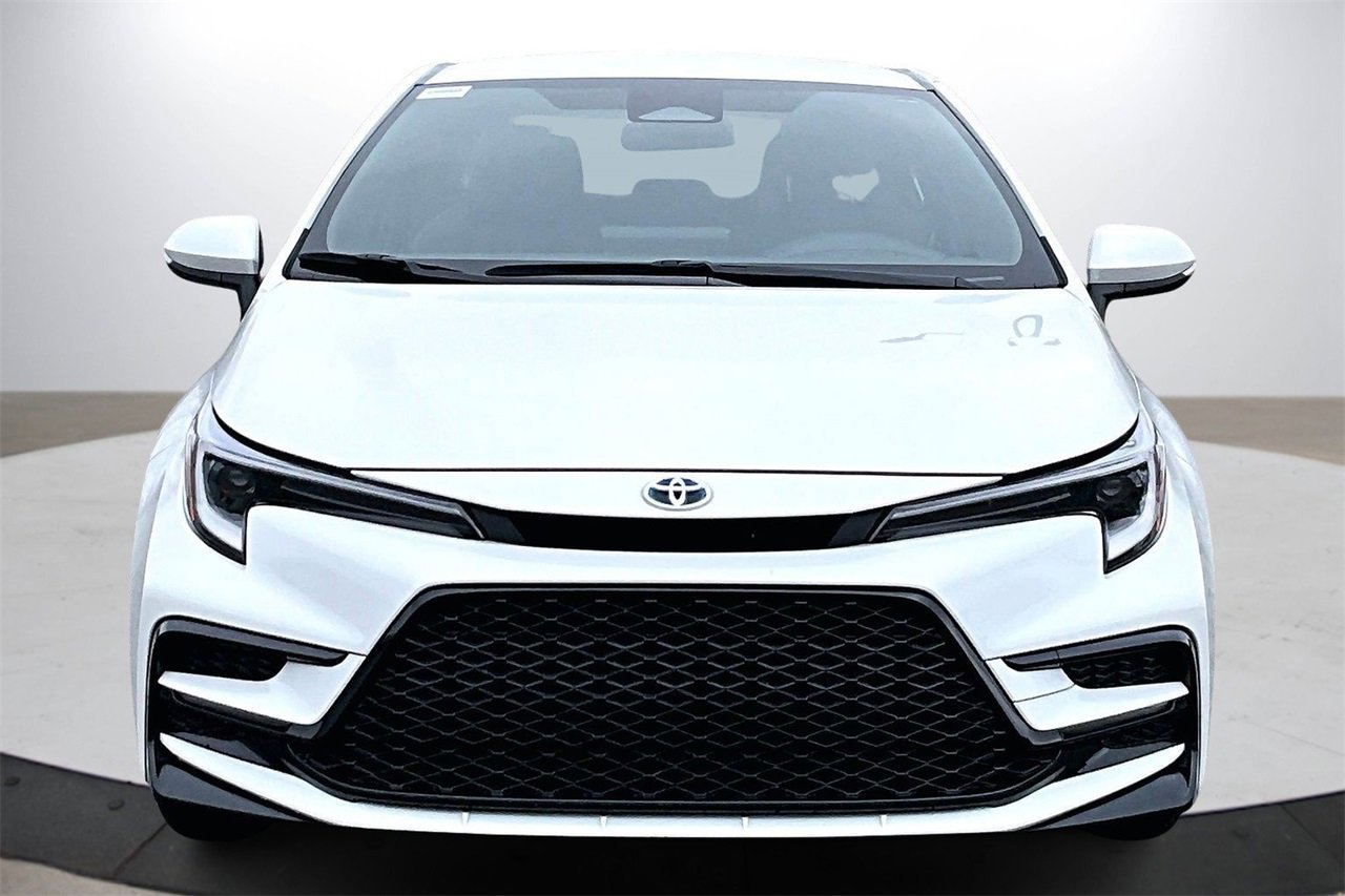 Used 2024 Toyota Corolla LE image 3