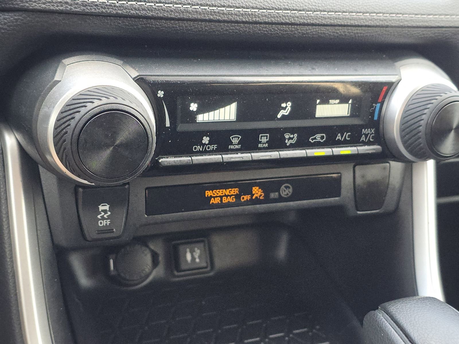 Used 2019 Toyota RAV4 LE image 21