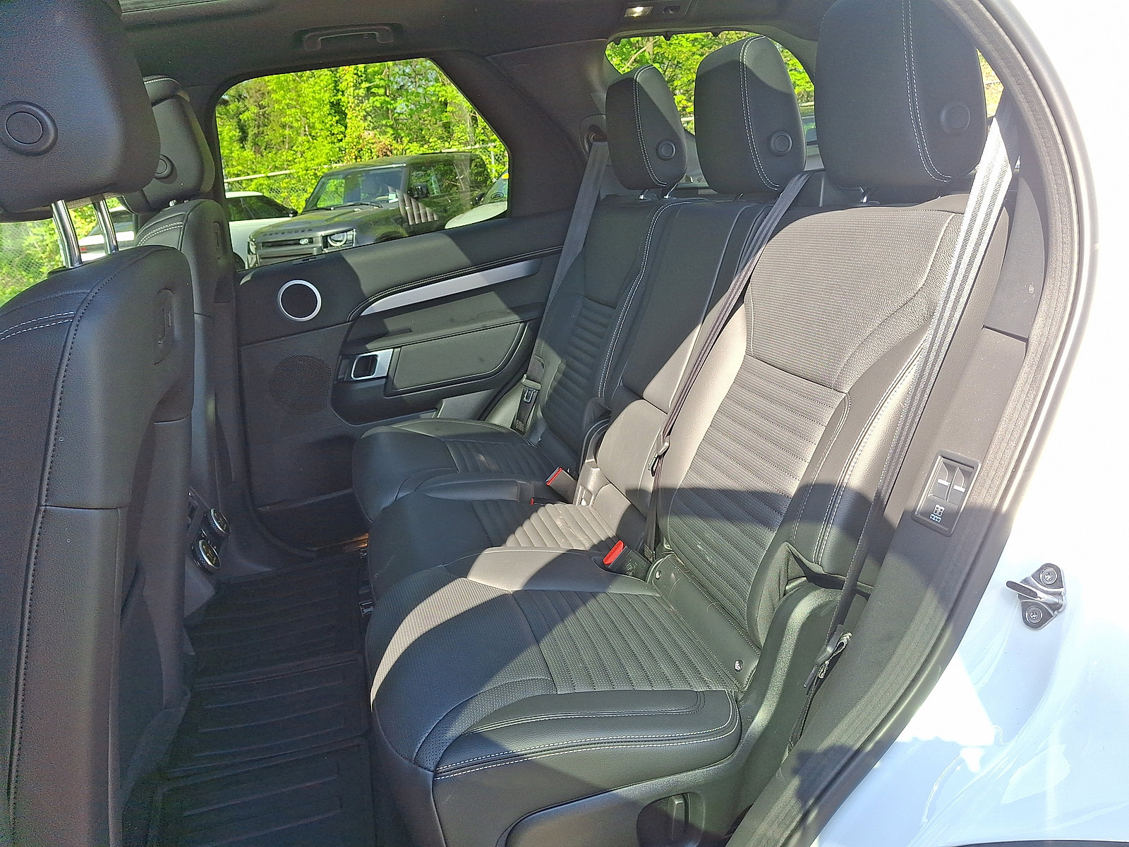 Certified 2025 Land Rover Discovery Dynamic SE AWD/4WD image 14