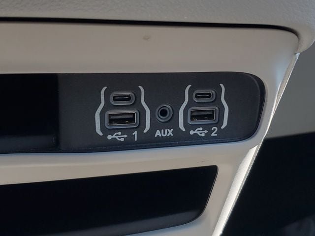 Certified 2023 Chrysler Pacifica Touring-L FWD image 33