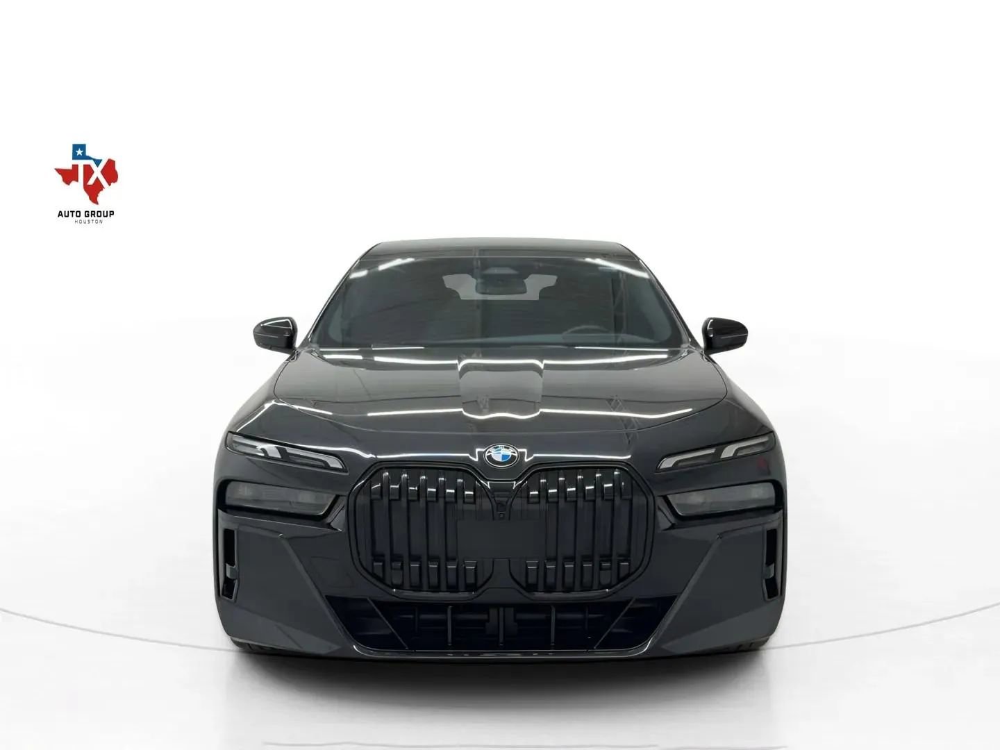 Used 2023 BMW 740i w/ Parking Assistance Package RWD image 7
