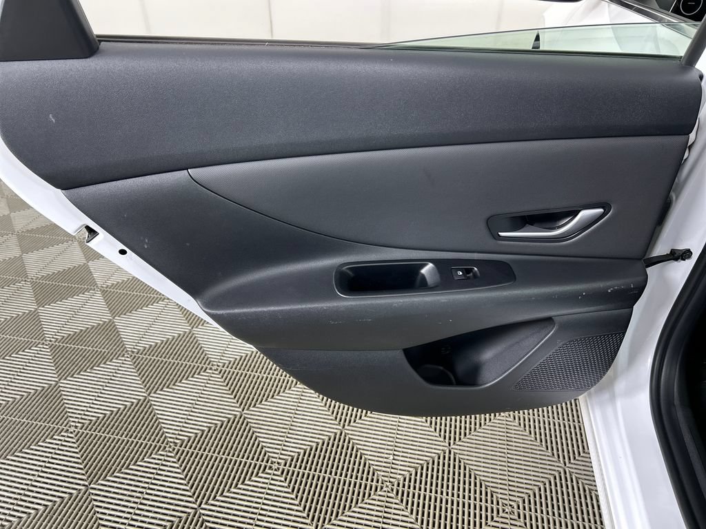Used 2024 Hyundai Elantra SEL w/ Convenience Package FWD image 16