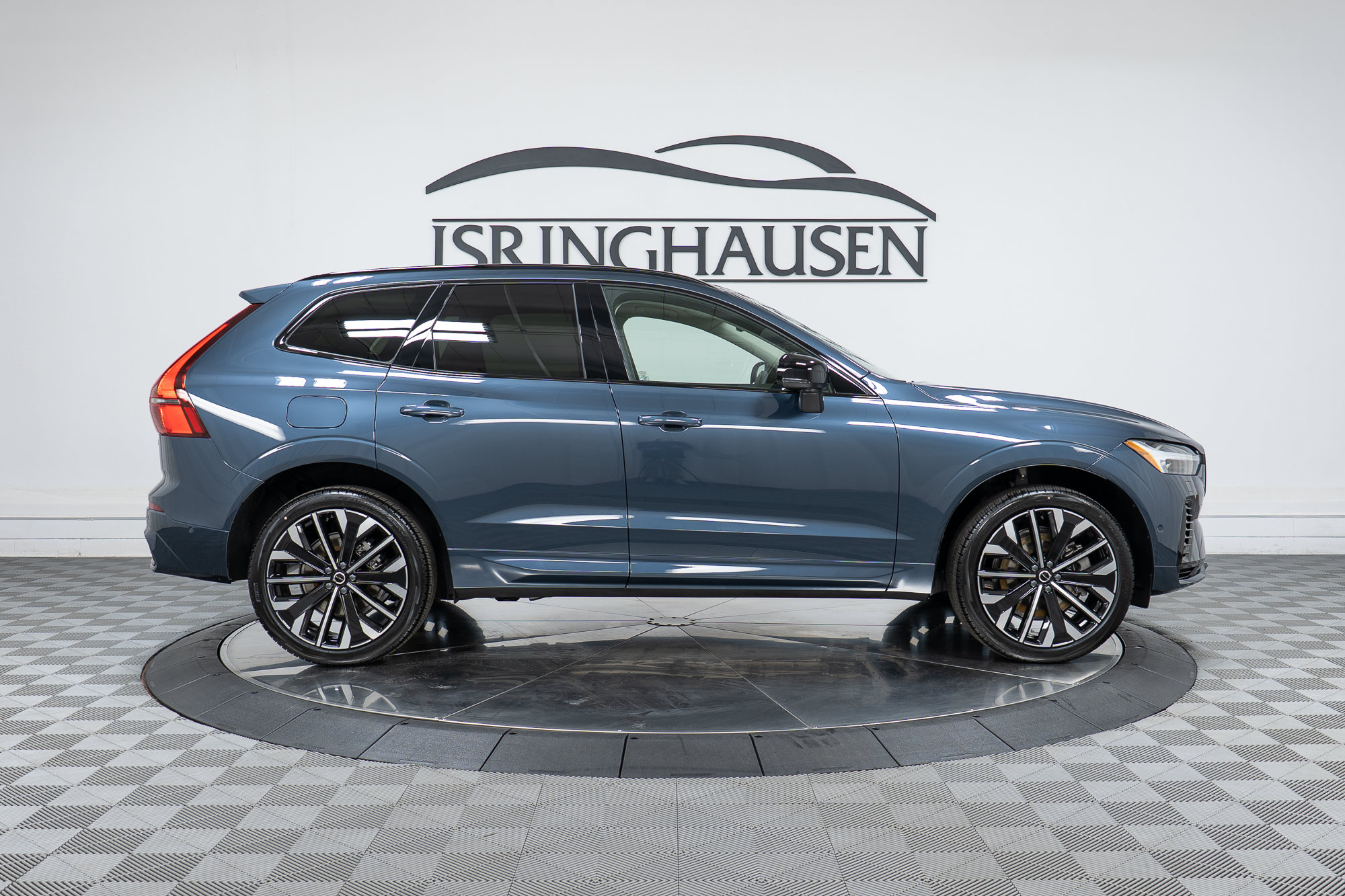 New 2026 Volvo XC60 T8 Ultra w/ Climate Package AWD/4WD image 4
