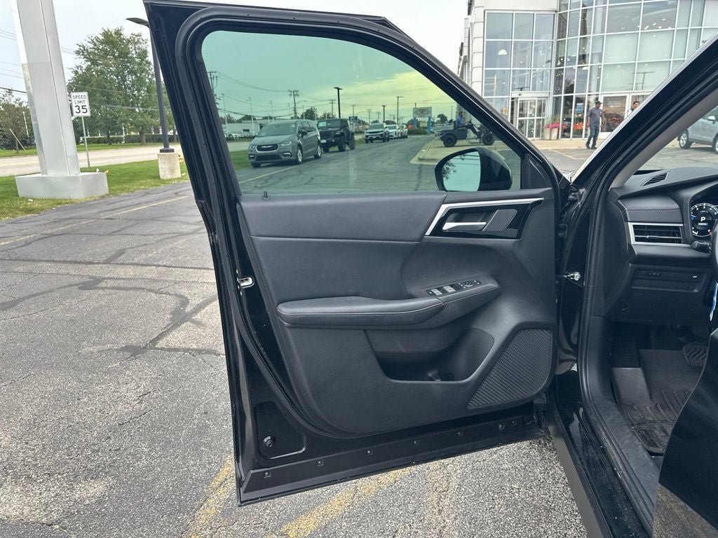 Used 2024 Mitsubishi Outlander AWD image 14
