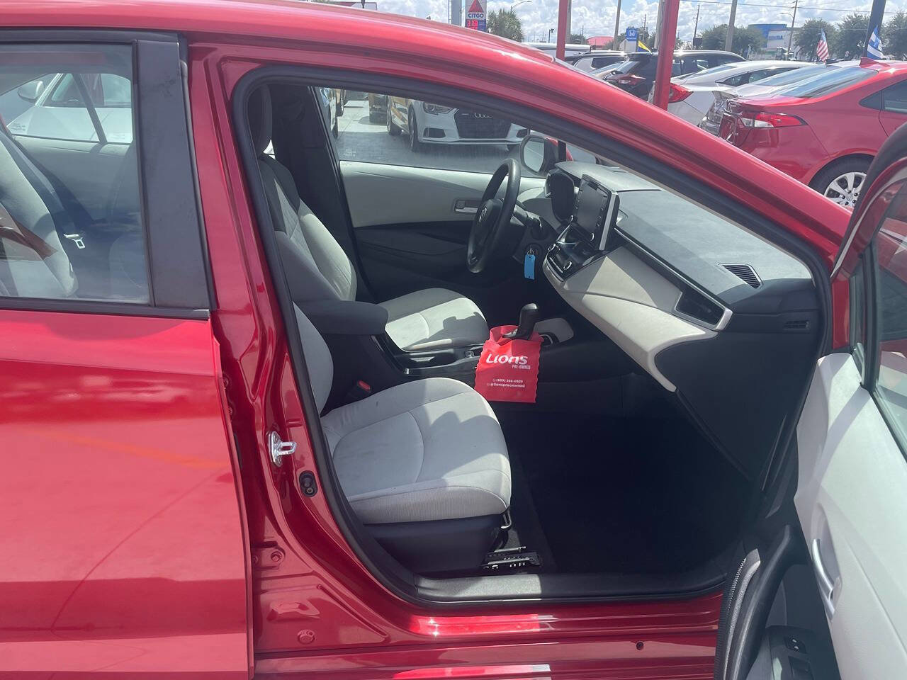 Used 2021 Toyota Corolla LE image 6