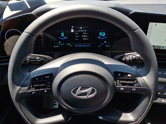 Certified 2025 Hyundai Elantra SEL FWD image 18
