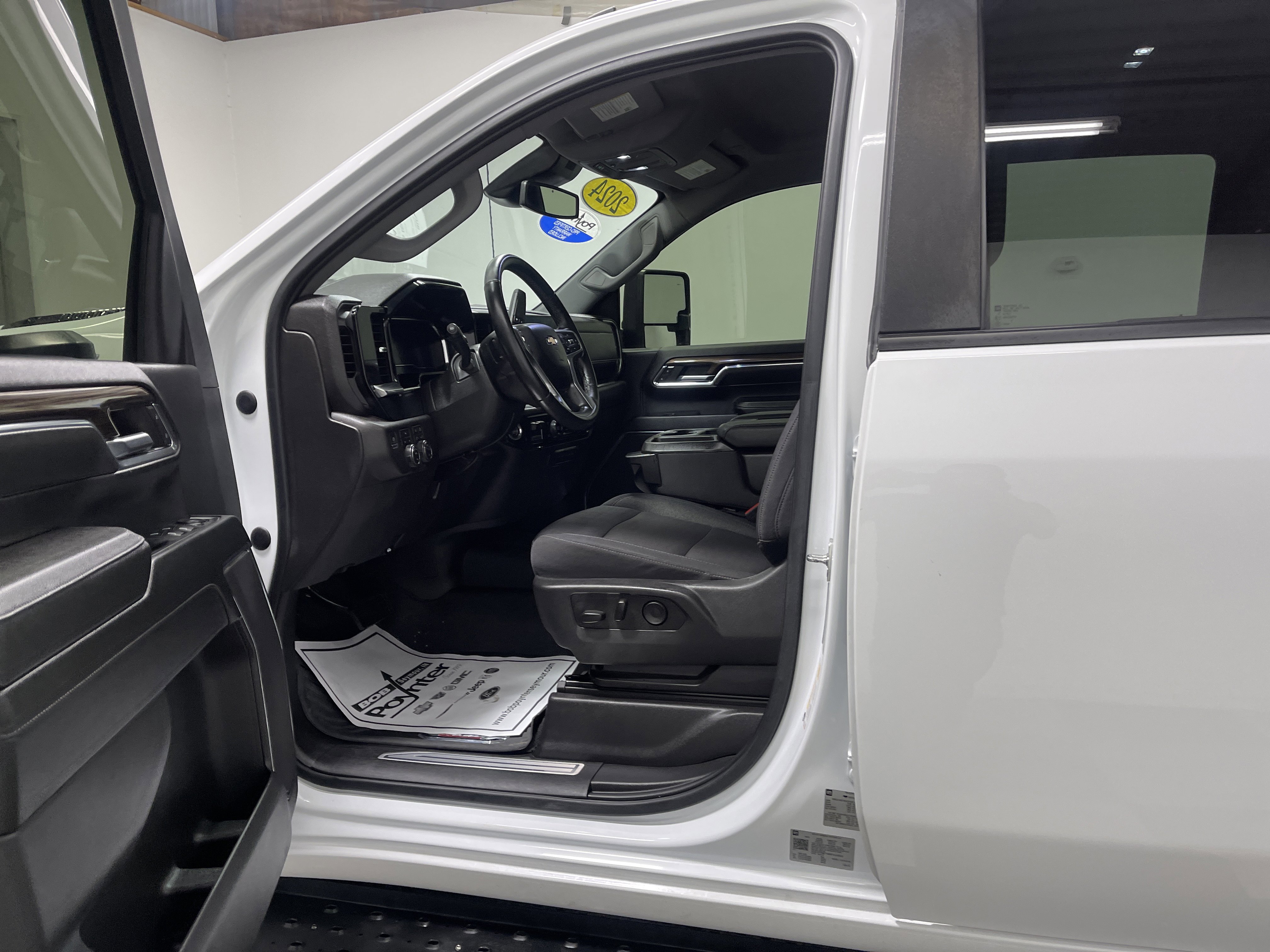 Used 2024 Chevrolet Silverado 2500 LT image 9