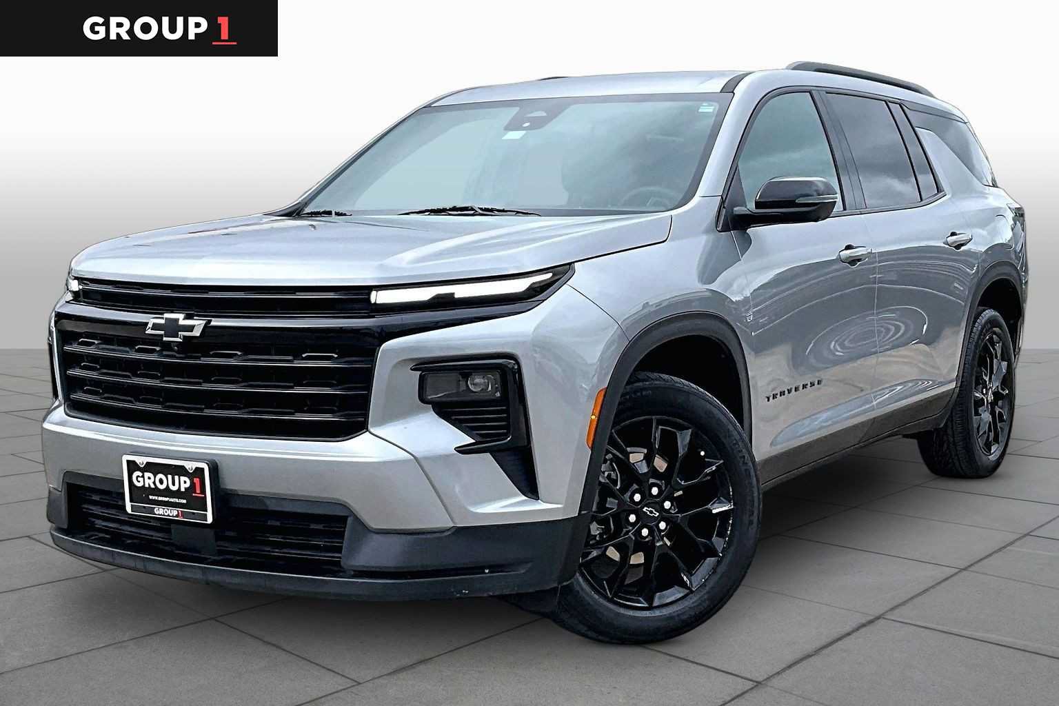 Used 2025 Chevrolet Traverse LT w/ Midnight/Sport Edition FWD image 1