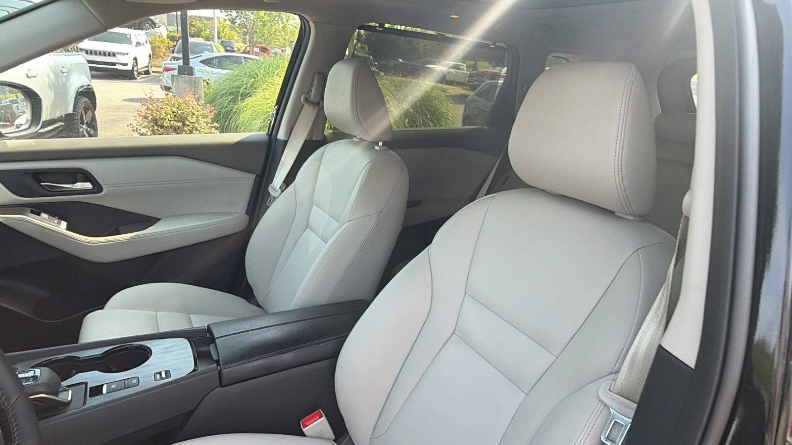 Used 2025 Nissan Rogue SL w/ SL Premium Package FWD image 18