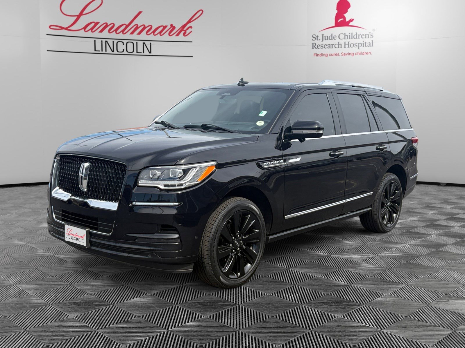 Certified 2023 Lincoln Navigator Reserve AWD/4WD image 1