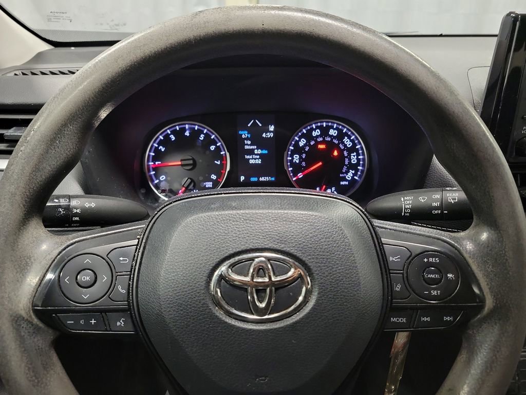 Used 2021 Toyota RAV4 LE image 14