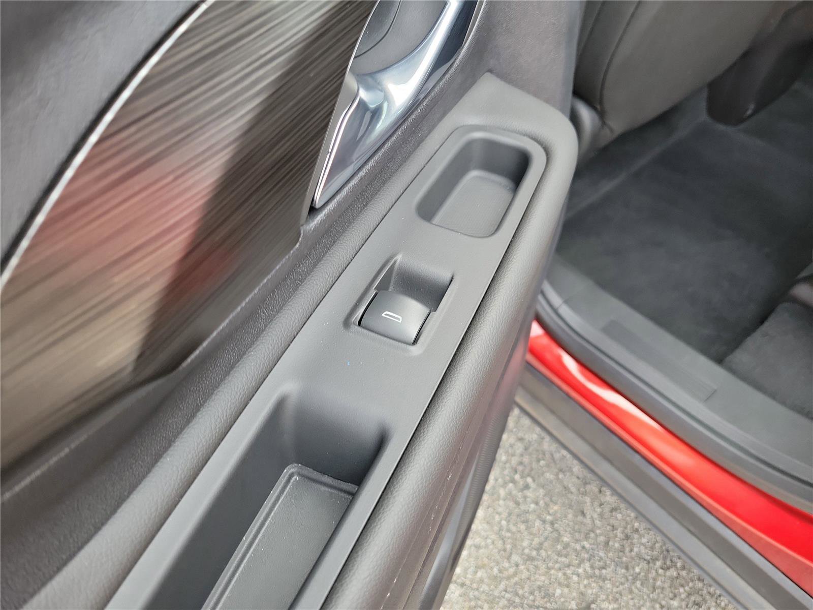 Used 2023 GMC Terrain SLE w/ Driver Convenience Package image 16