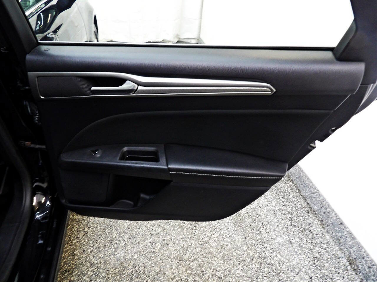 Used 2018 Ford Fusion SE image 12