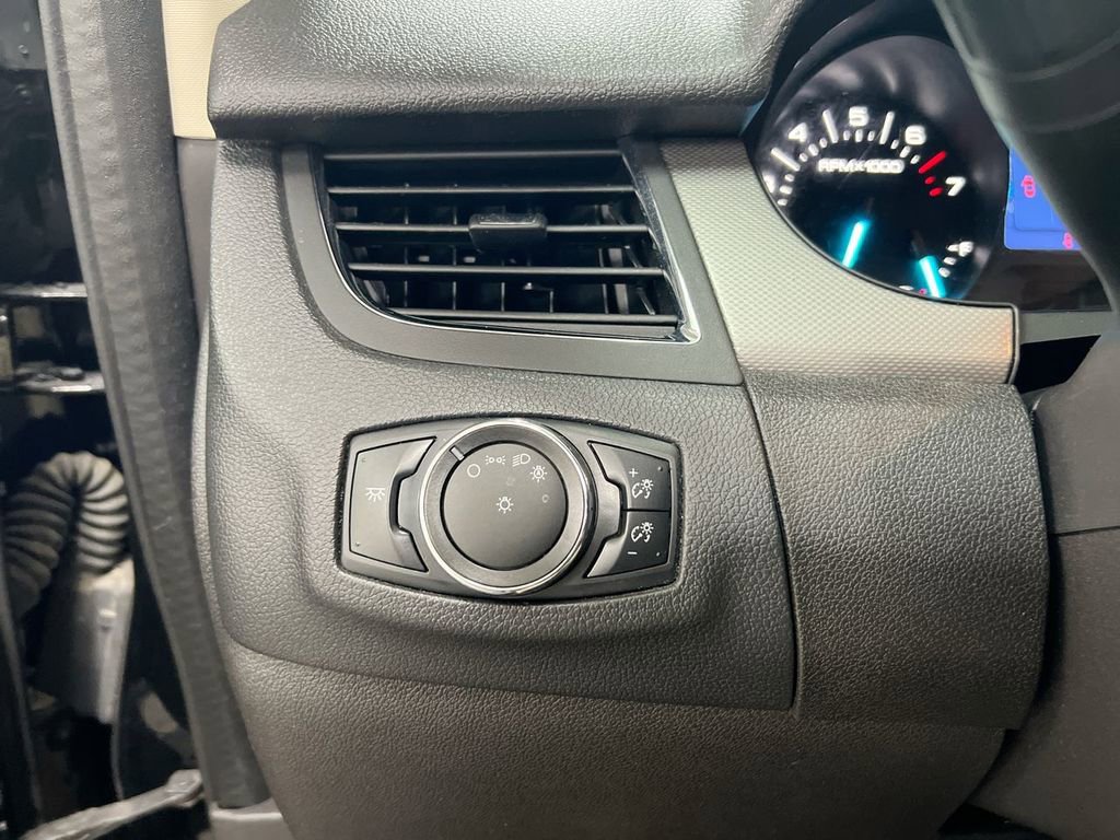 Used 2013 Ford Edge SEL FWD image 17