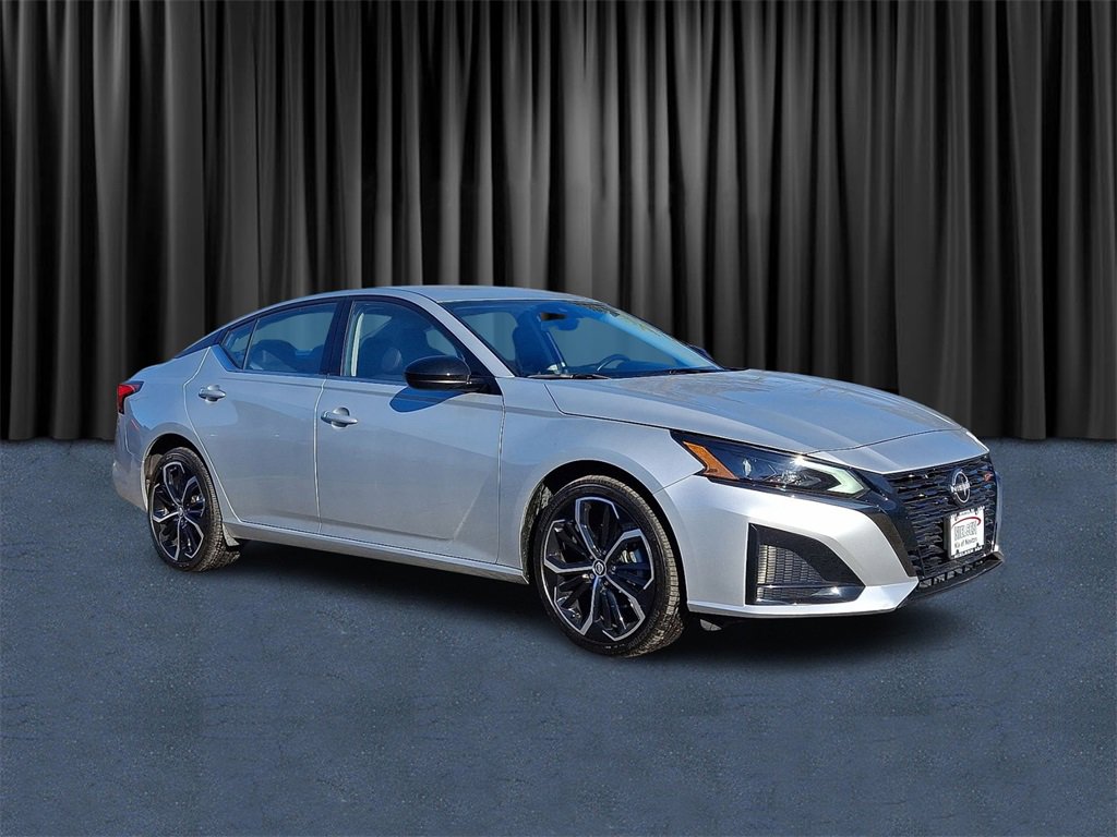 Used 2024 Nissan Altima 2.5 SR
