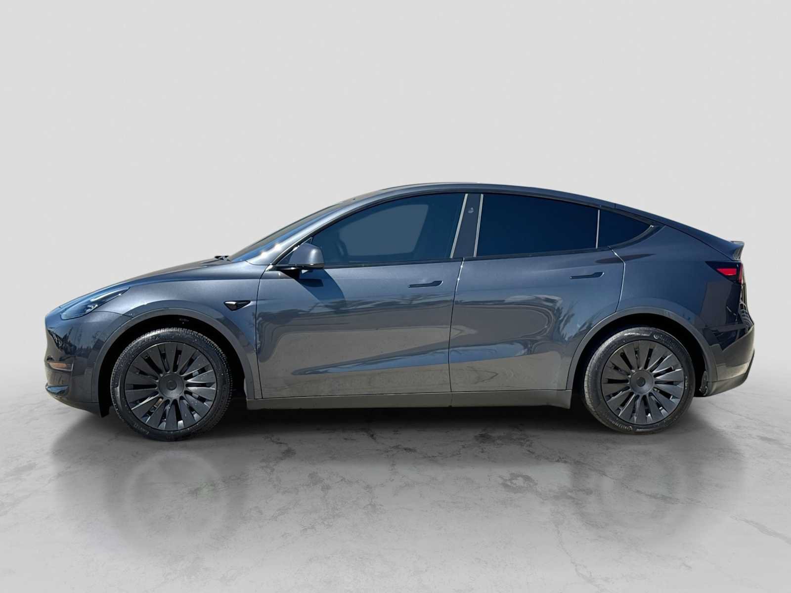 Used 2024 Tesla Model Y Long Range AWD/4WD image 3