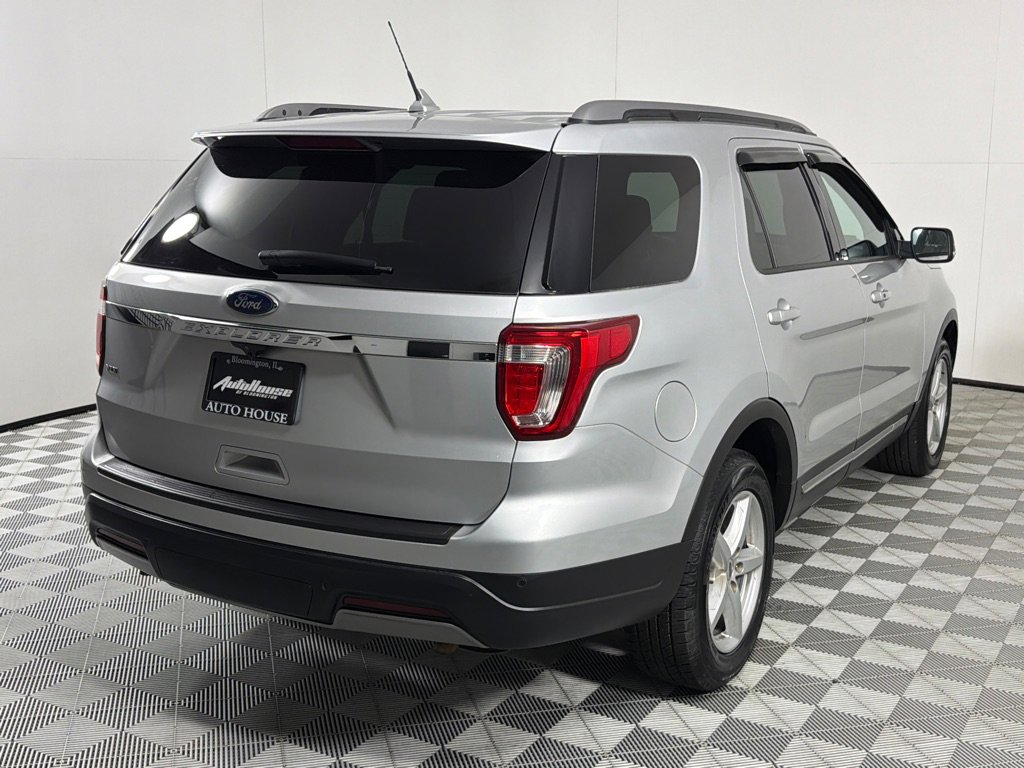 Used 2019 Ford Explorer XLT w/ Equipment Group 202A FWD image 5