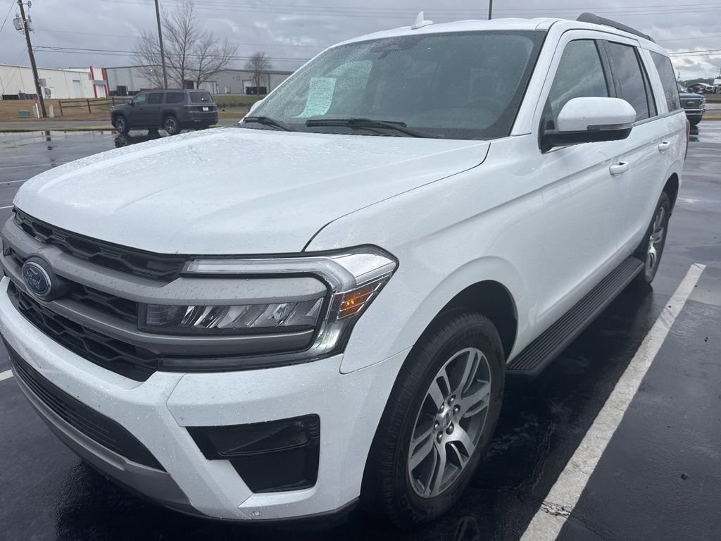 Used 2024 Ford Expedition XLT image 1