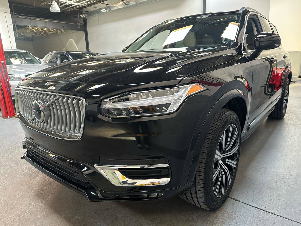 Used 2025 Volvo XC90 B5 Core w/ Protection Package Premier image 6