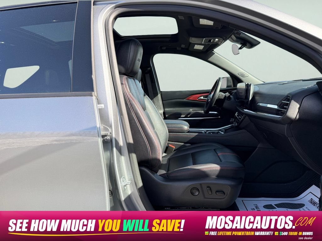 Used 2025 Chevrolet Traverse RS AWD/4WD image 33