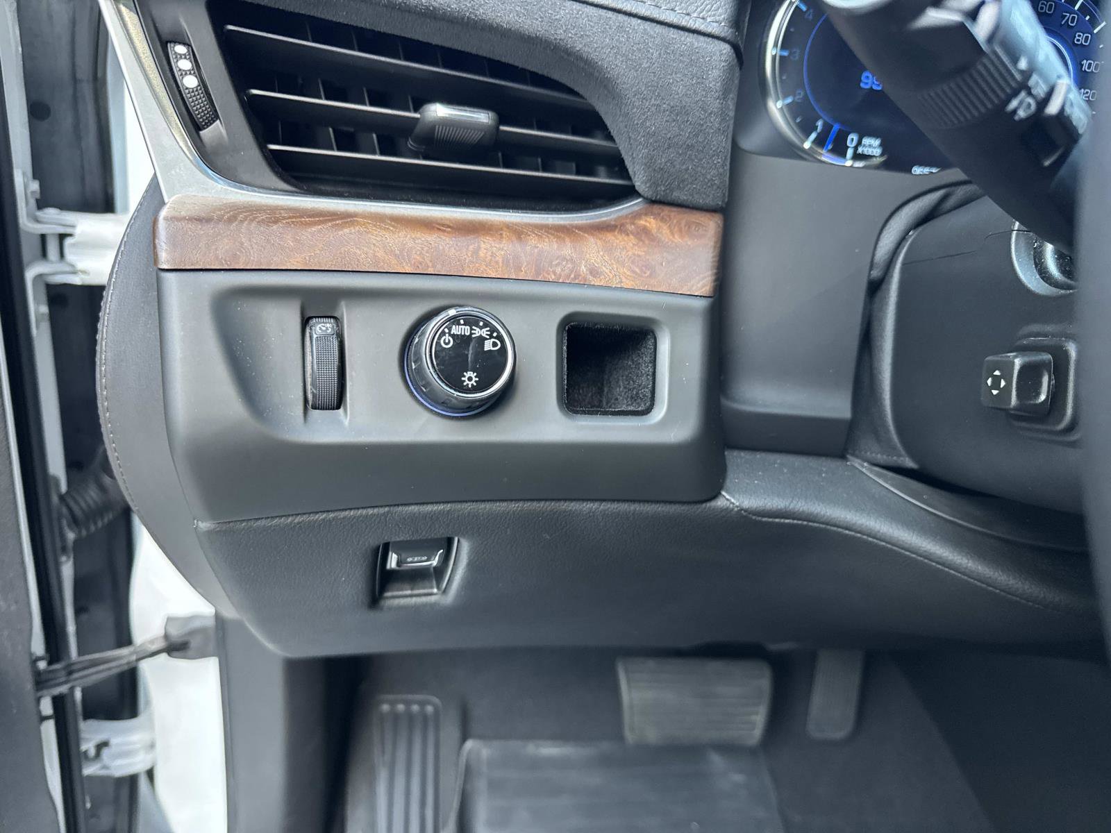 Used 2019 Cadillac Escalade Premium Luxury image 35