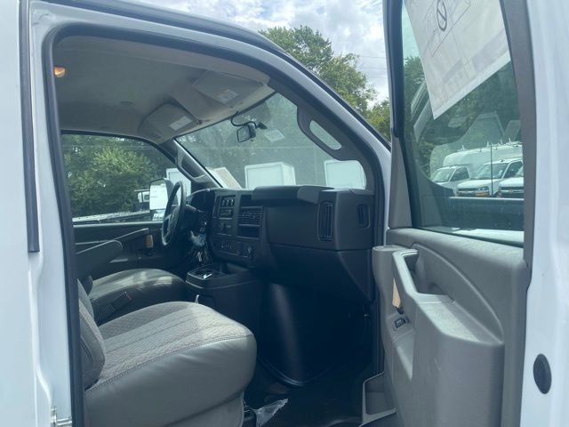 New 2025 Chevrolet Express 3500 w/ Power Convenience Package image 28