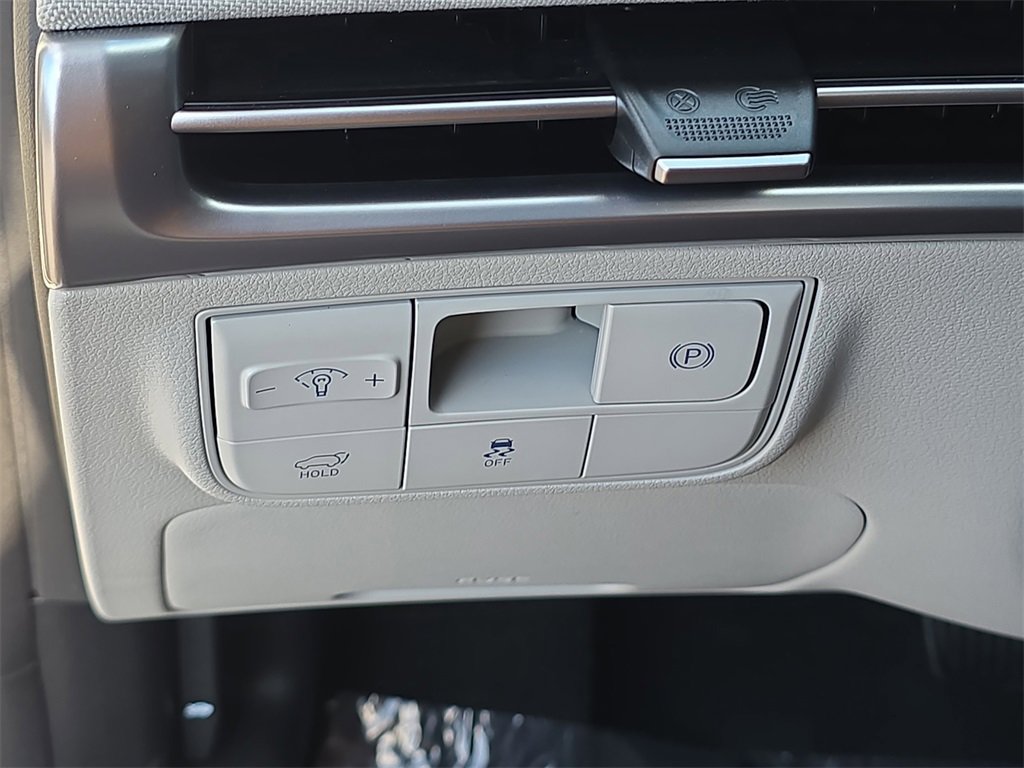 New 2025 Hyundai Tucson Limited image 28