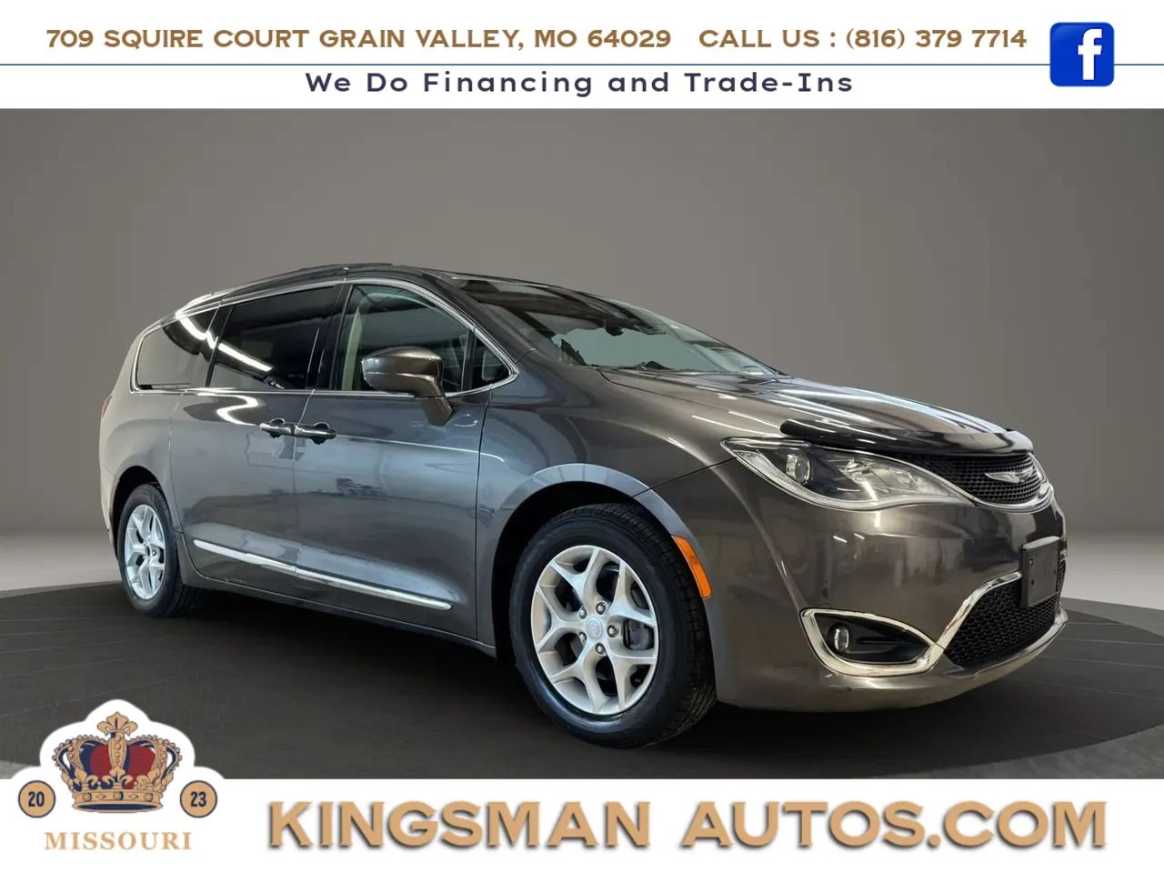 Used 2017 Chrysler Pacifica Touring-L w/ Tire & Wheel Group FWD image 2