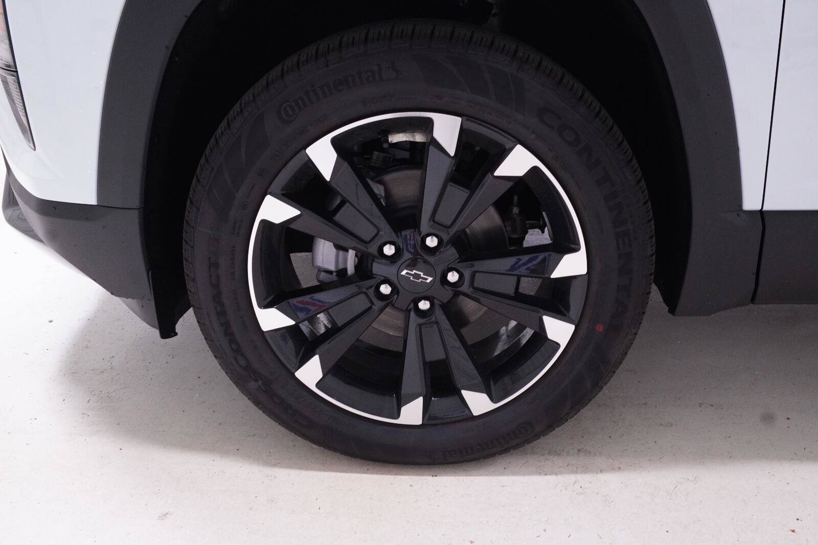 New 2027 Chevrolet Equinox RS w/ LPO, Floor Liner Package FWD image 36