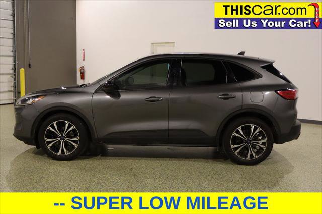 Used 2022 Ford Escape SE w/ SE Sport Appearance Package image 4