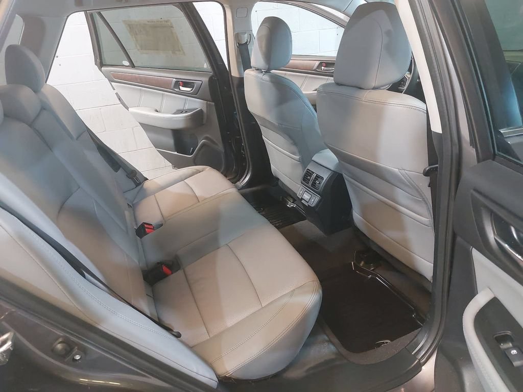 Used 2018 Subaru Outback 2.5i Limited AWD/4WD image 11