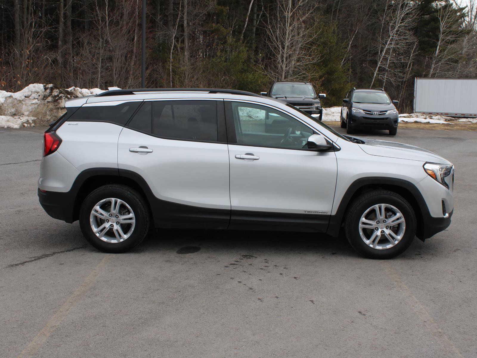 Used 2021 GMC Terrain SLE w/ Driver Convenience Package image 4