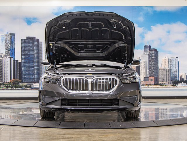 Used 2026 BMW i5 eDrive40 image 4